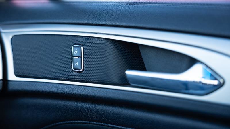 Used 2017 Lincoln MKZ Premiere image 11