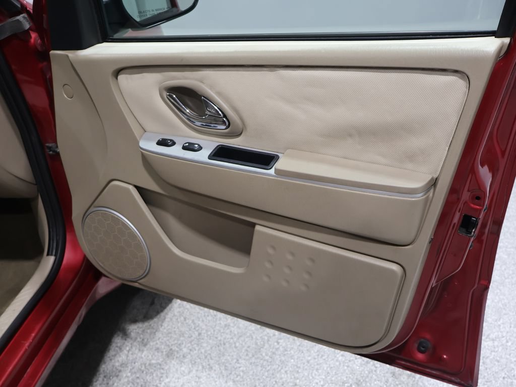 Used 2006 Mercury Mariner Luxury AWD/4WD image 25
