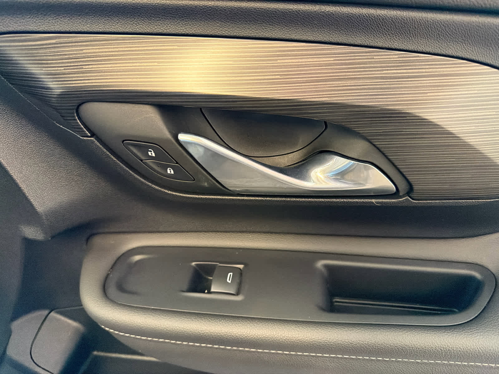 Used 2023 GMC Terrain SLE w/ Driver Convenience Package FWD image 29