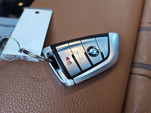 Used 2019 BMW 540i w/ Executive Package image 37