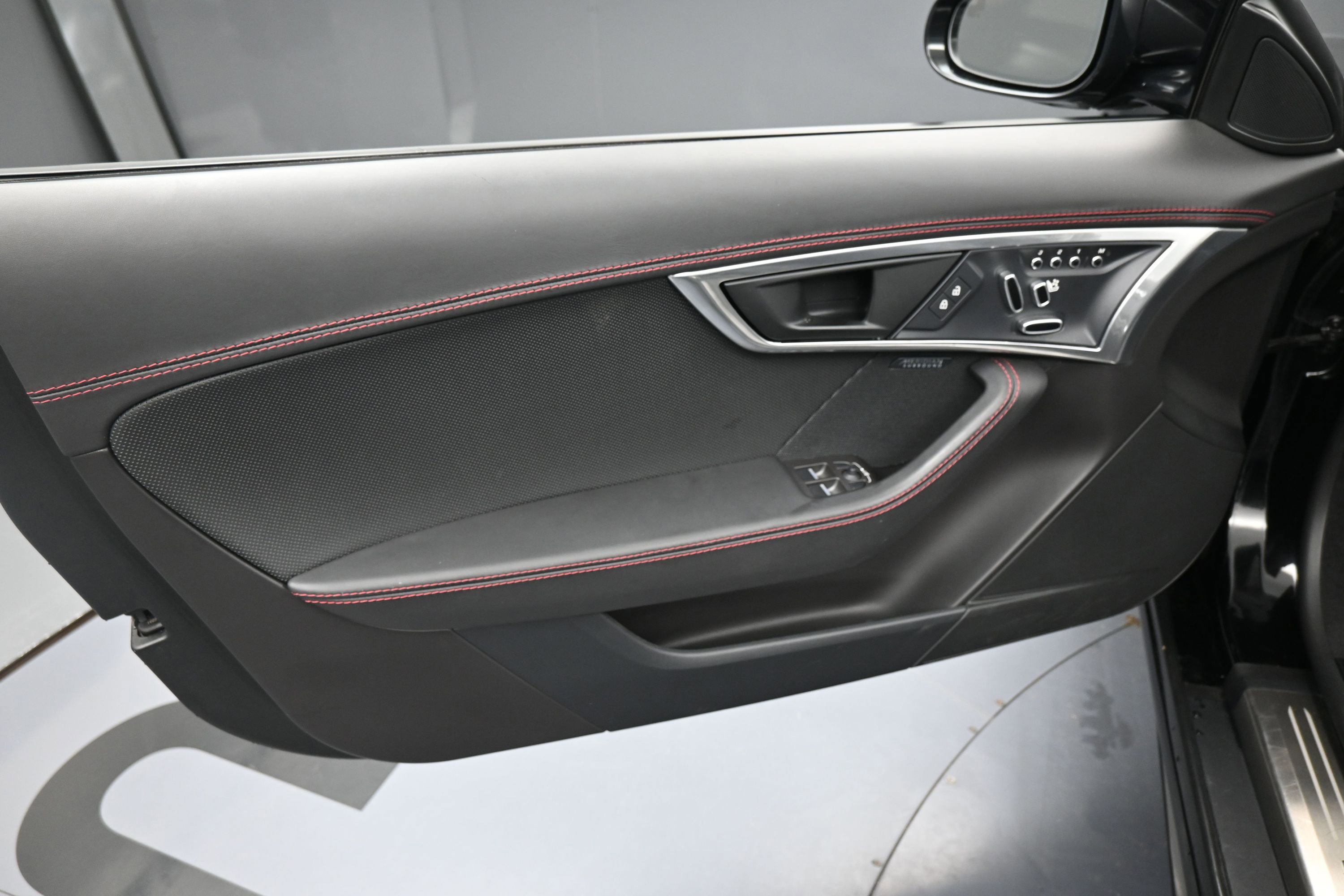 Used 2021 Jaguar F-TYPE R AWD/4WD image 13