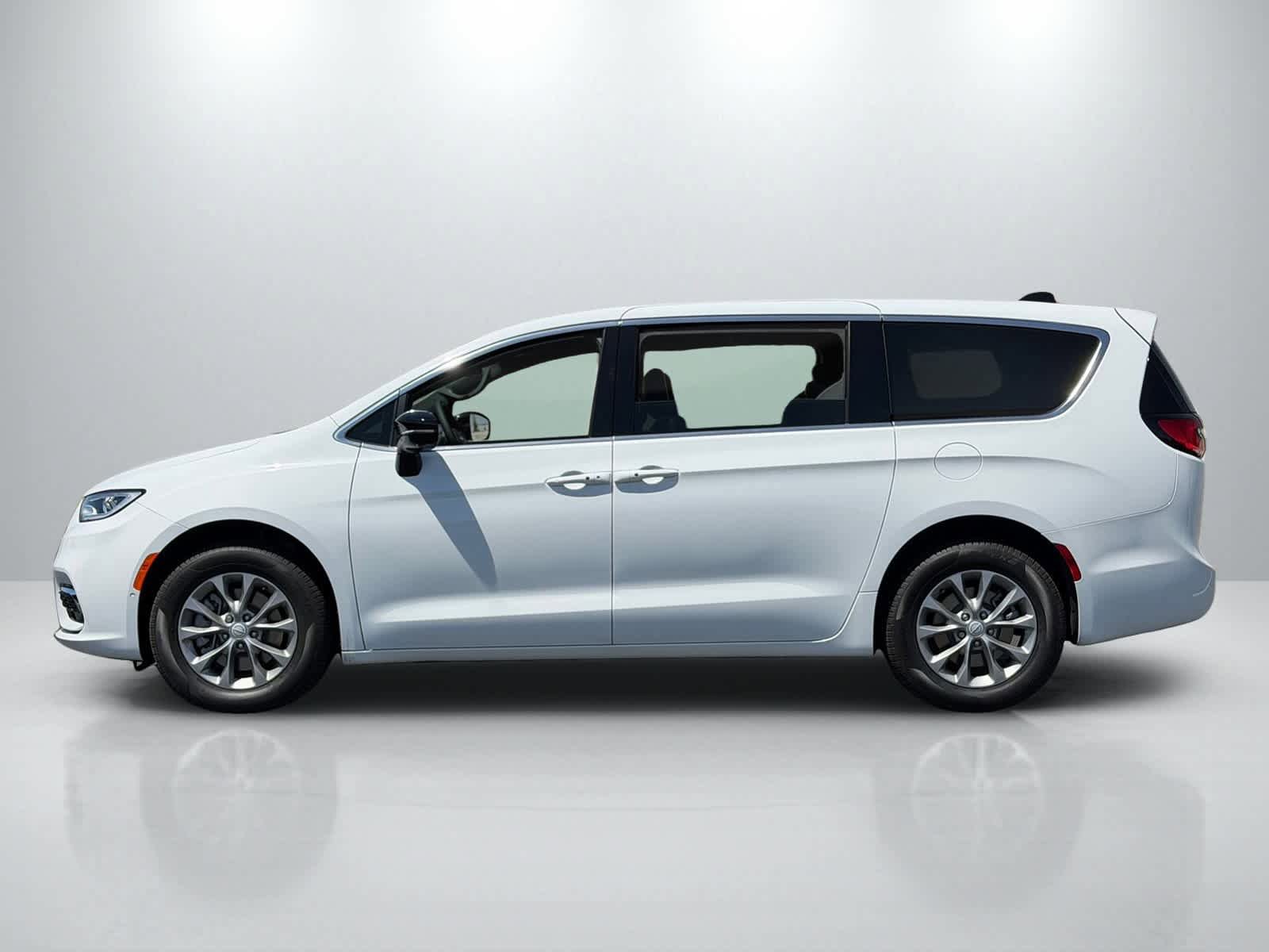 New 2026 Chrysler Pacifica Limited AWD/4WD image 2