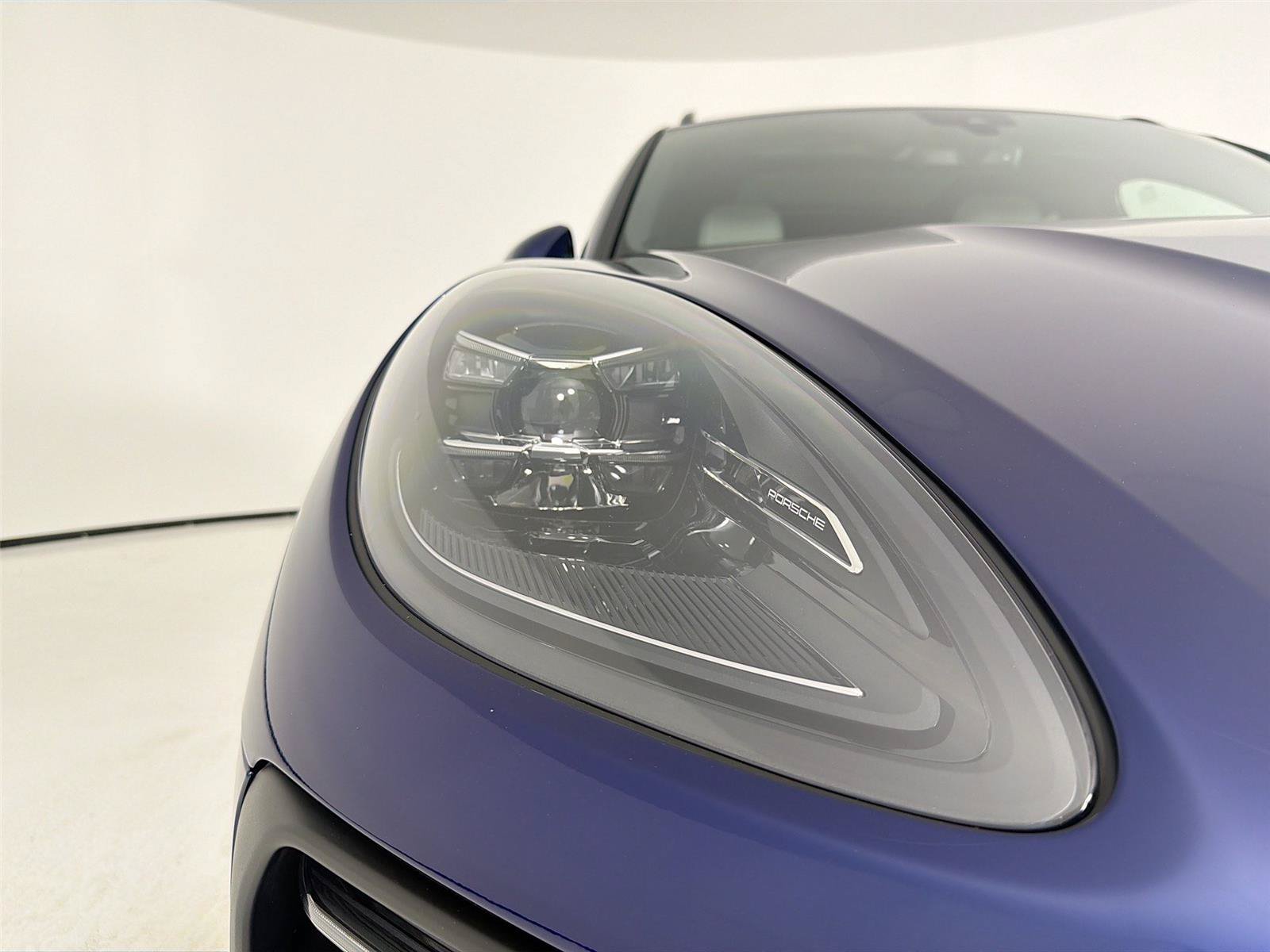 Certified 2026 Porsche Macan Turbo AWD/4WD image 32