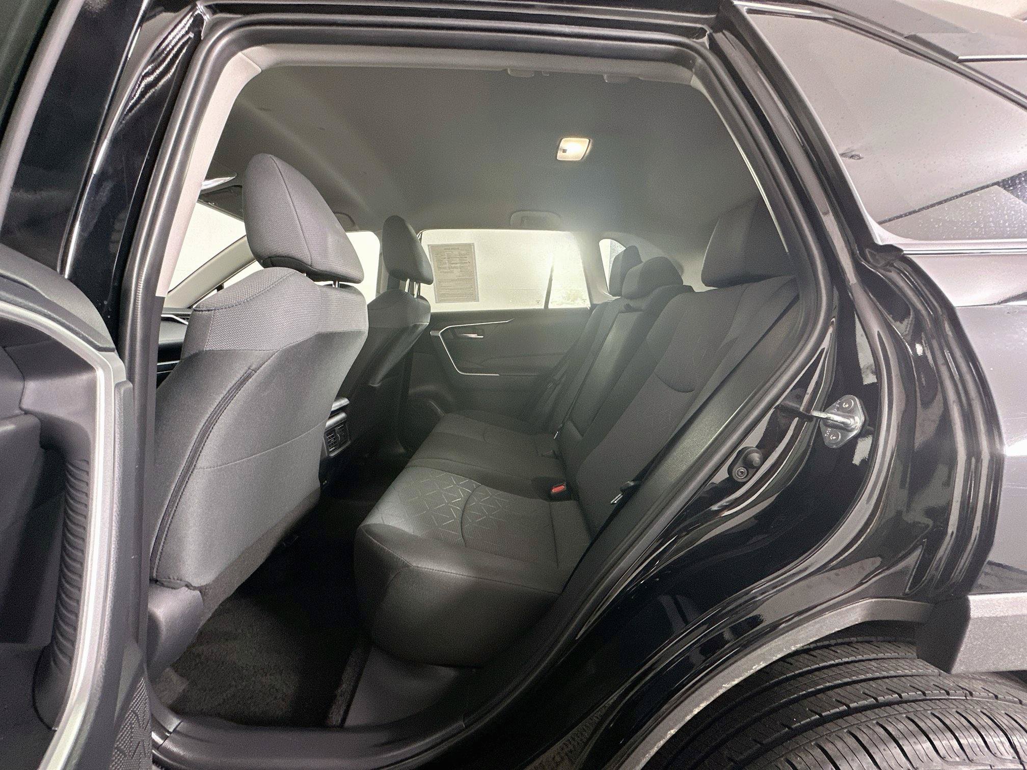 Used 2025 Toyota RAV4 XLE FWD image 28