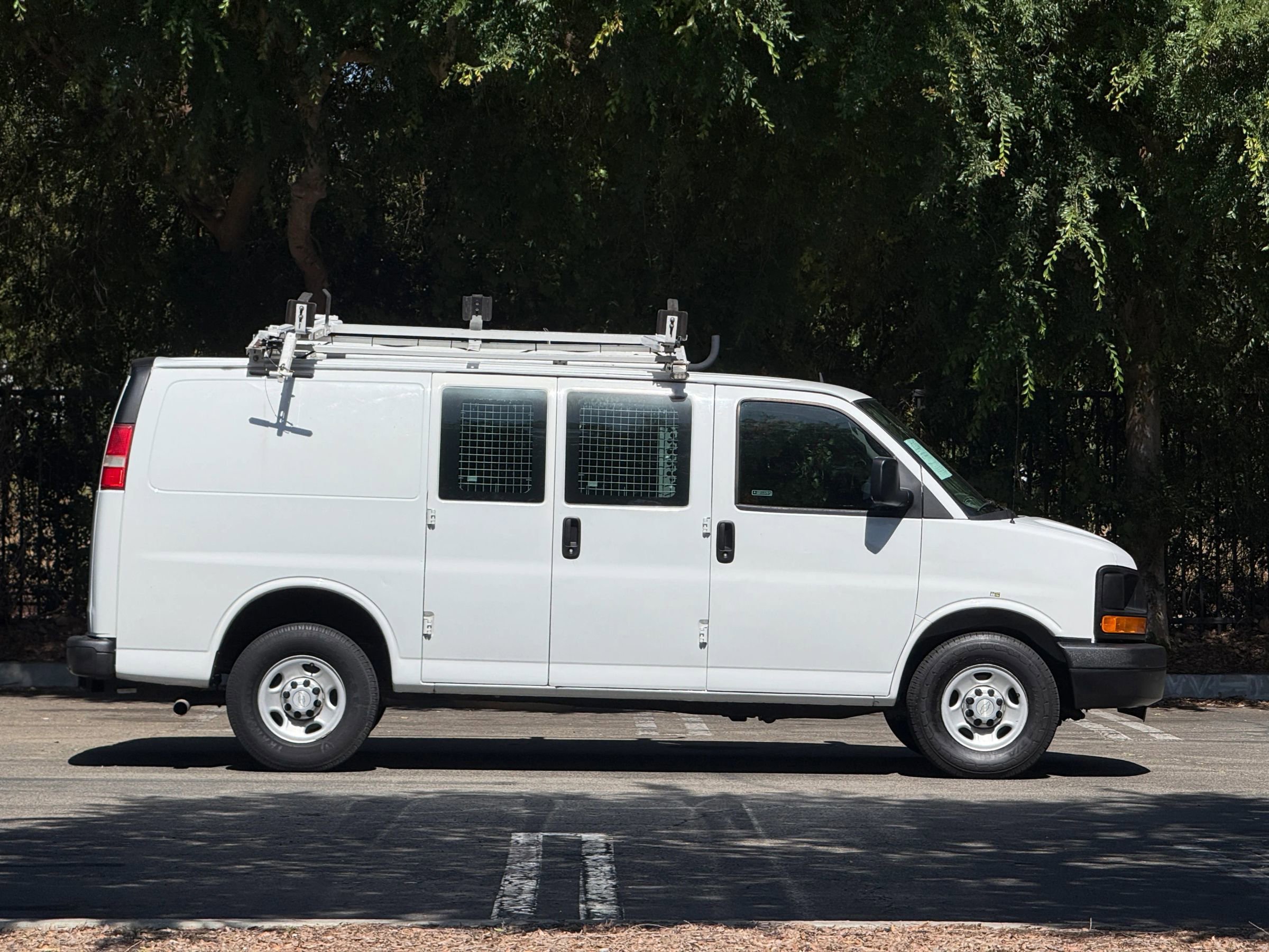 Used 2015 Chevrolet Express 2500 image 5