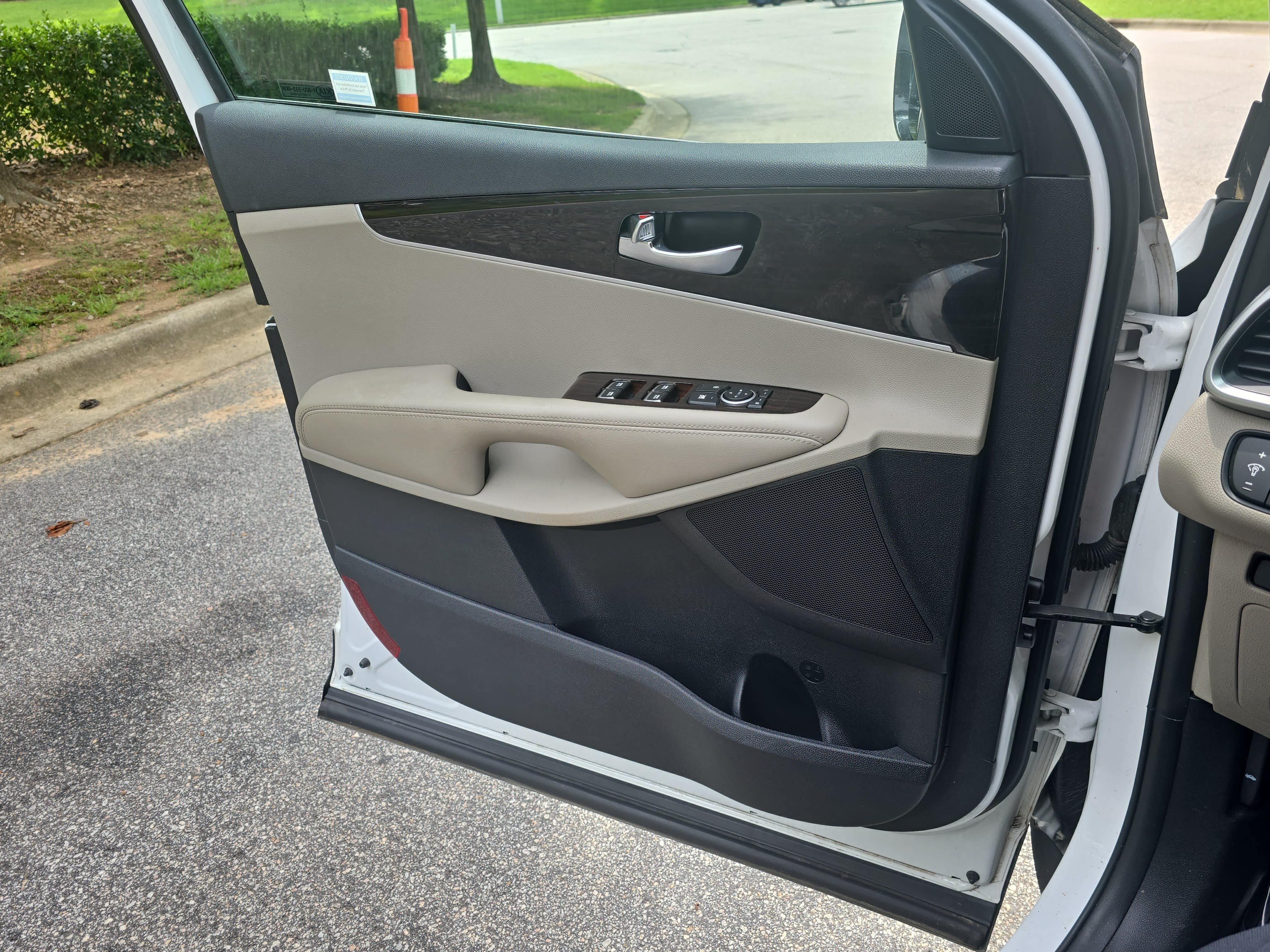 Used 2019 Kia Sorento FWD image 25