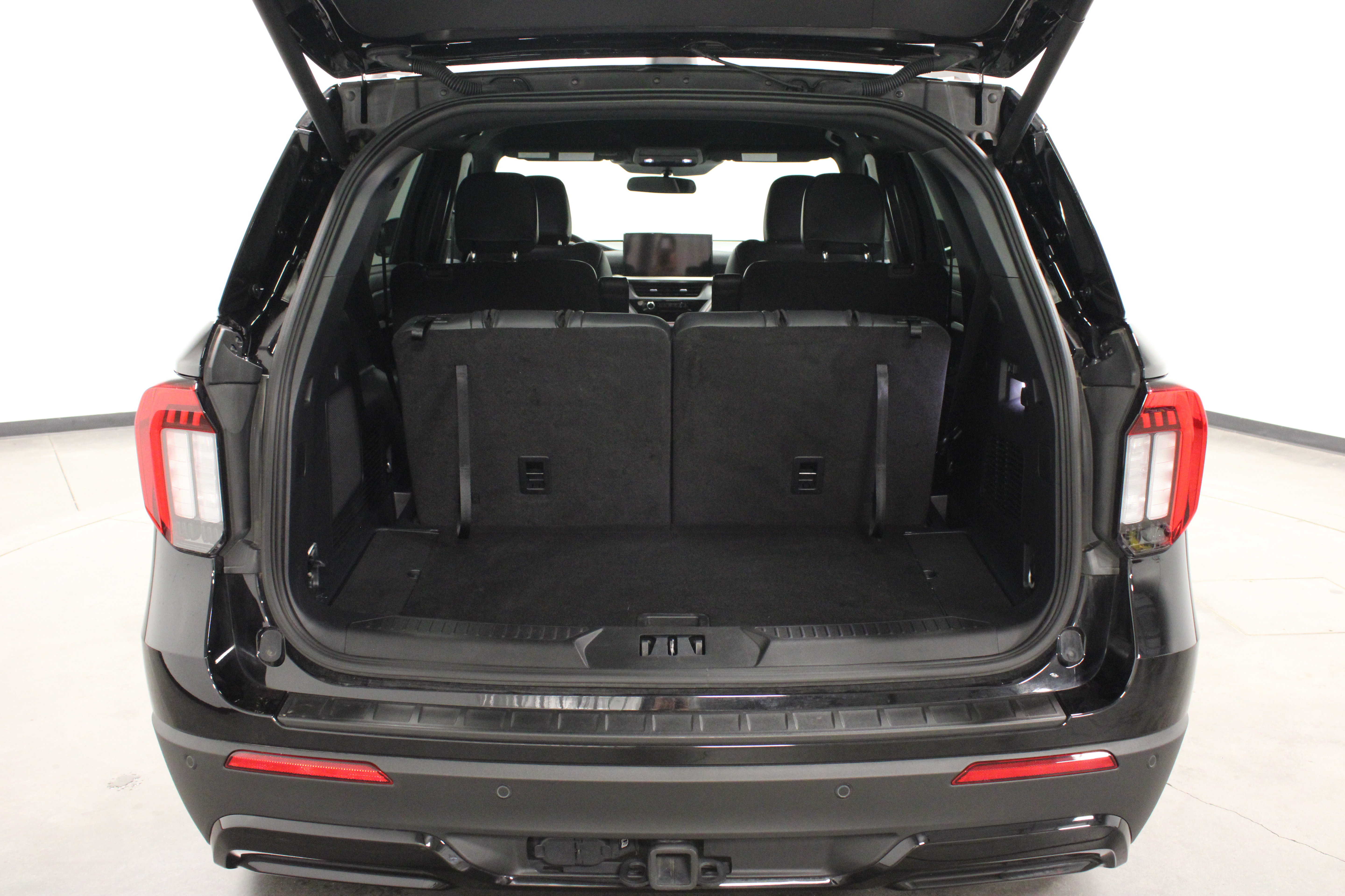 Used 2025 Ford Explorer ST-Line AWD/4WD image 14