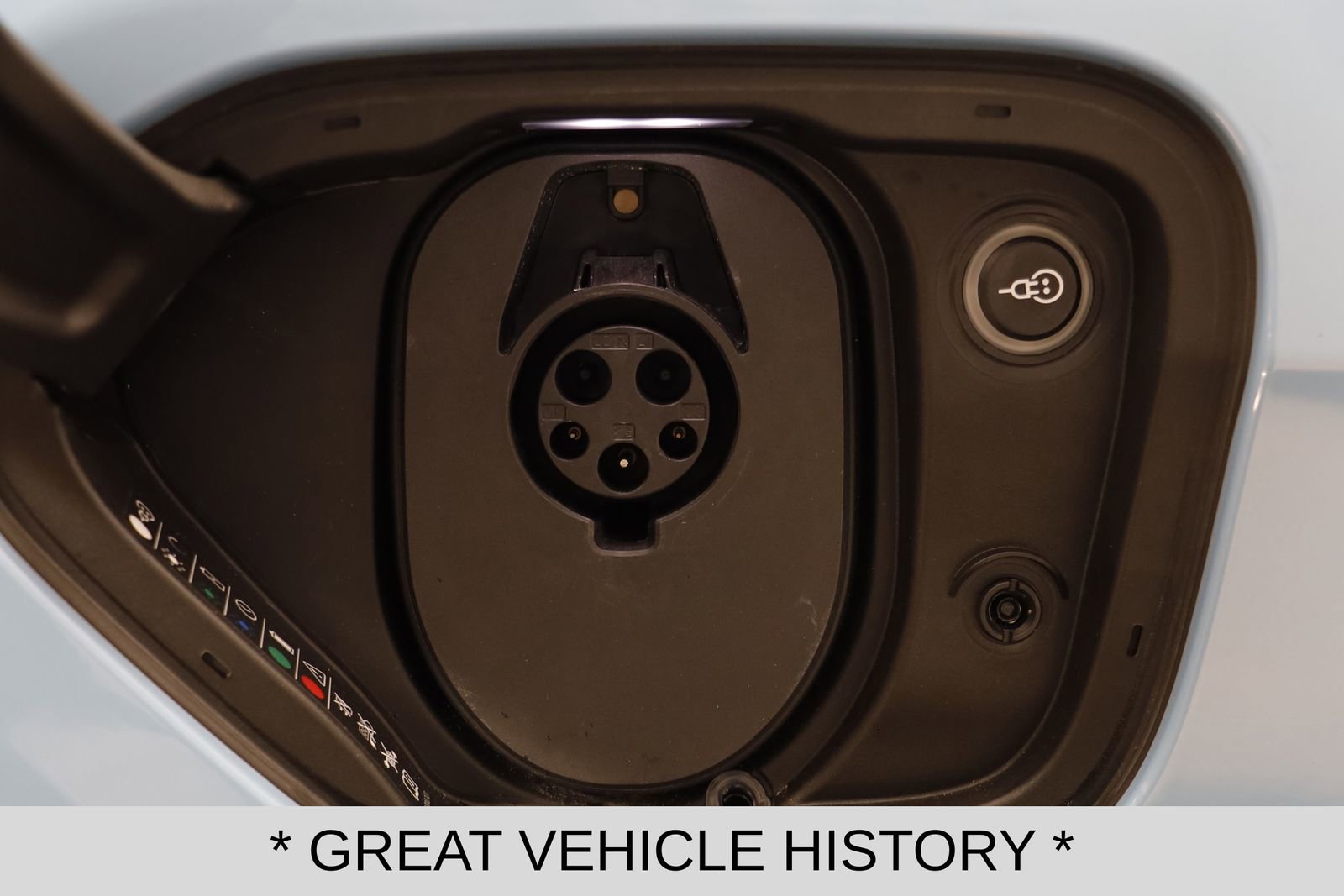 Used 2023 Porsche Taycan image 5