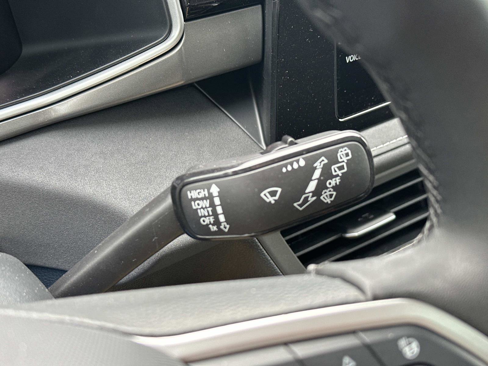 New 2026 Volkswagen Taos SE FWD image 25