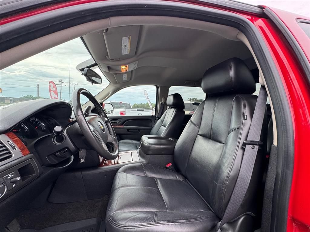 Used 2011 Chevrolet Avalanche LT RWD image 15