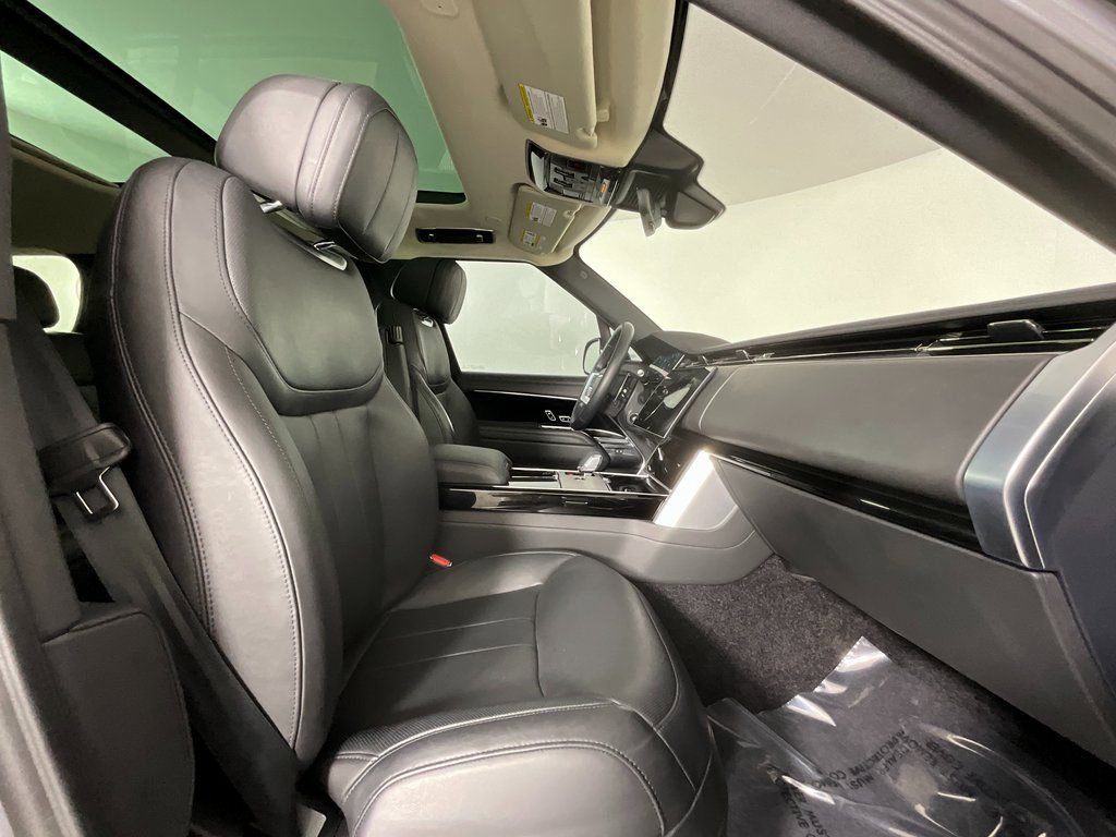 Certified 2025 Land Rover Range Rover Long Wheelbase SE AWD/4WD image 20