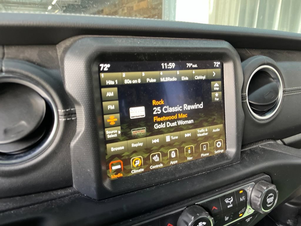 Used 2022 Jeep Wrangler Unlimited Sahara w/ LED Lighting Group AWD/4WD image 18