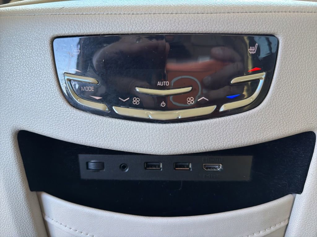 Used 2018 Cadillac Escalade Premium Luxury AWD/4WD image 29