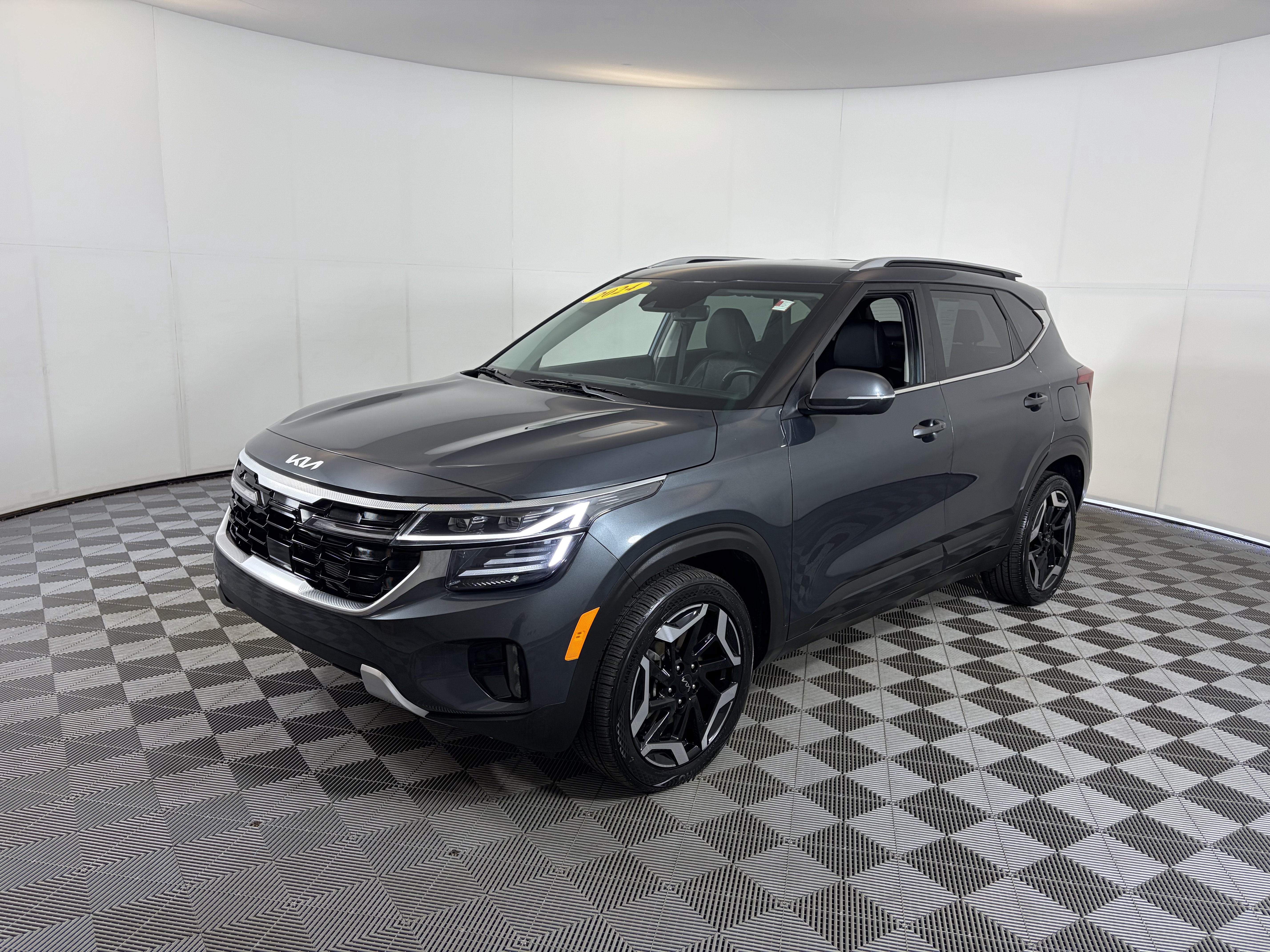 Certified 2024 Kia Seltos SX AWD/4WD image 2