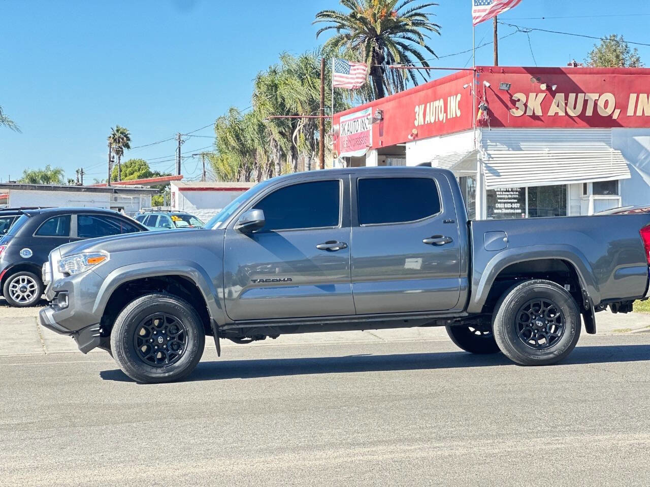Used 2021 Toyota Tacoma SR5 w/ Blackout Package (TMS) image 5