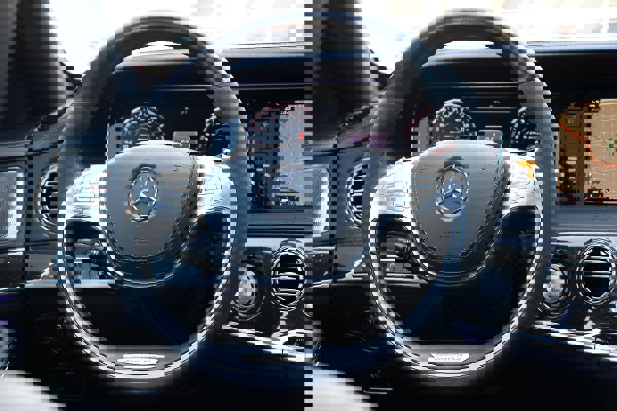 Used 2015 Mercedes-Benz S 63 AMG 4MATIC Sedan w/ Driver Assistance Package image 21