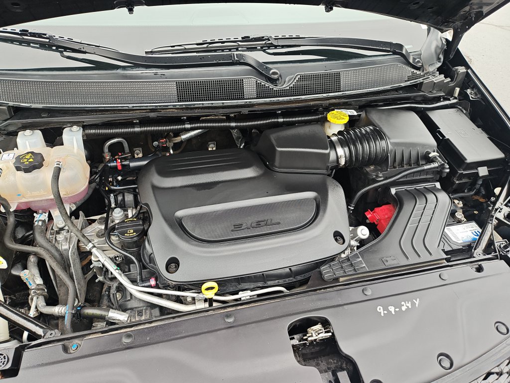 Used 2024 Chrysler Pacifica Touring-L FWD image 25