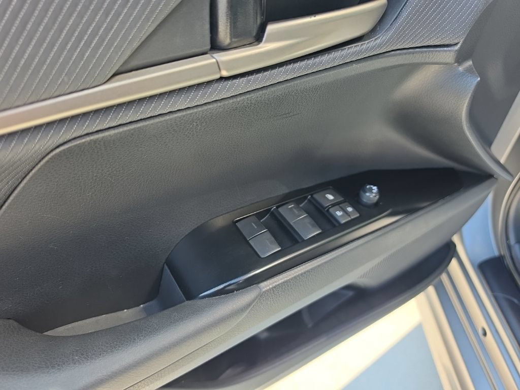 Used 2025 Toyota Camry SE FWD image 13