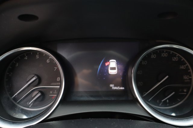 Used 2018 Toyota Camry XLE image 12