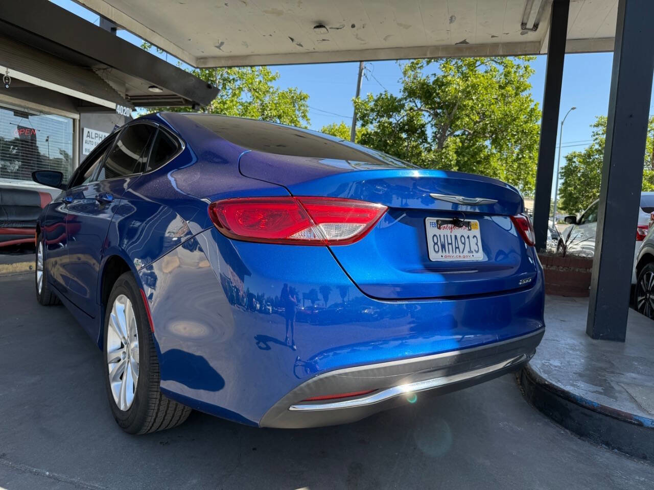 Used 2015 Chrysler 200 Limited image 9