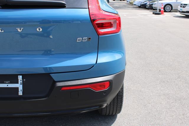 Used 2025 Volvo XC40 B5 Plus image 44
