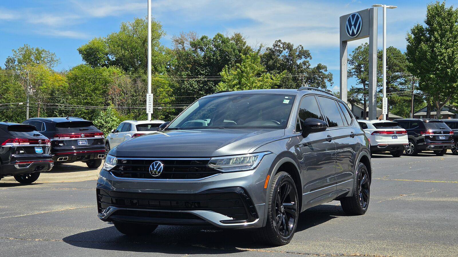 Used 2023 Volkswagen Tiguan SE R-Line AWD/4WD image 8
