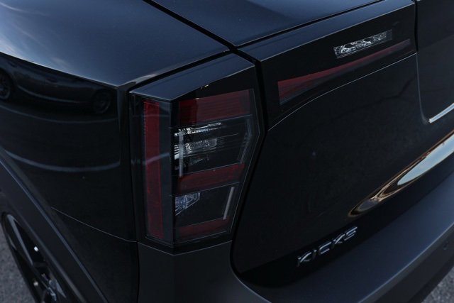 New 2025 Nissan Kicks SR image 7