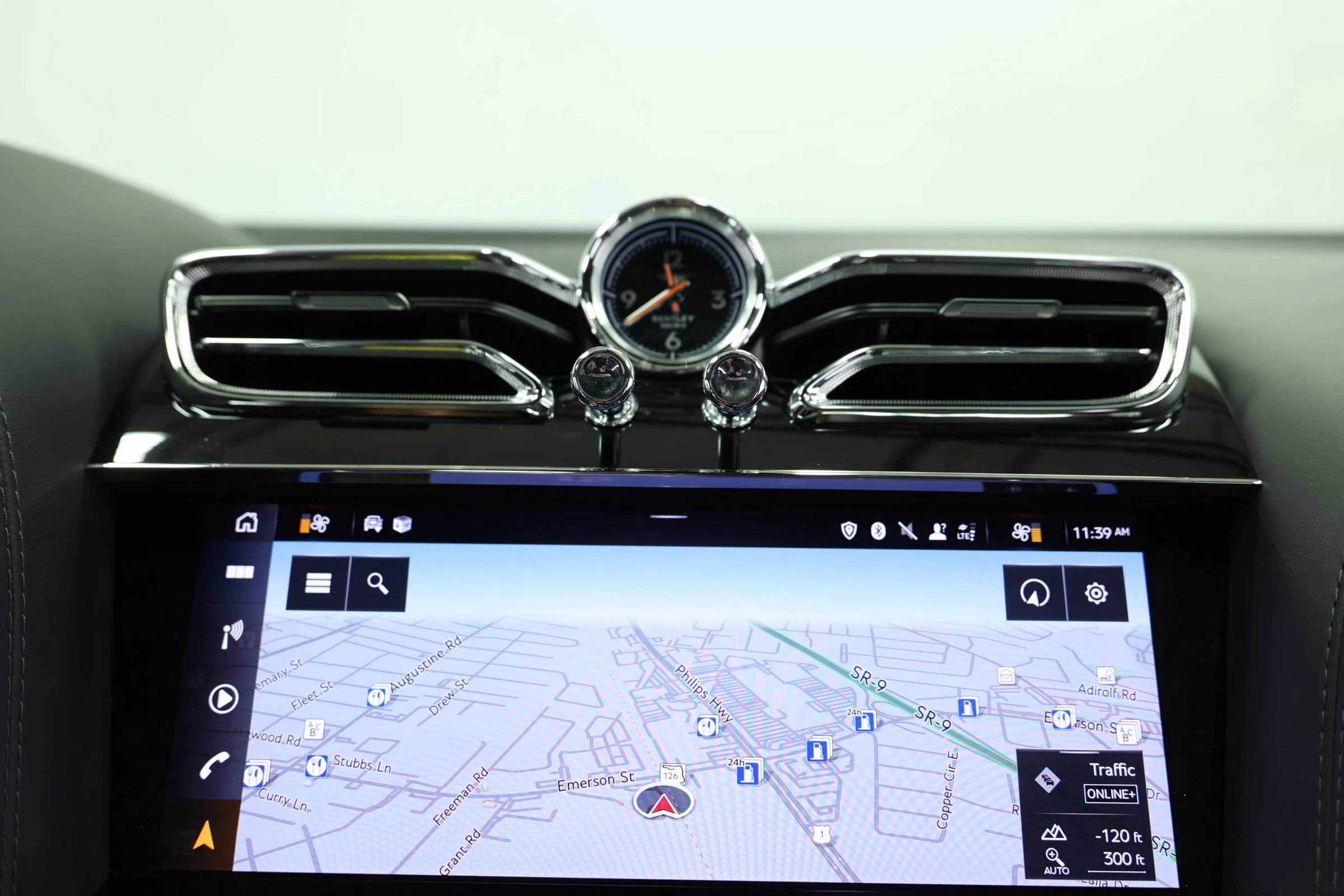 Used 2023 Bentley Bentayga Extended Wheelbase AWD/4WD image 42