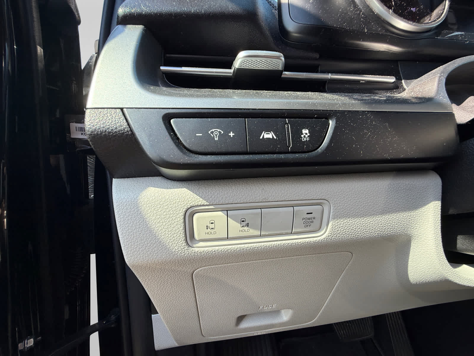 Used 2023 Kia Carnival LX FWD image 18