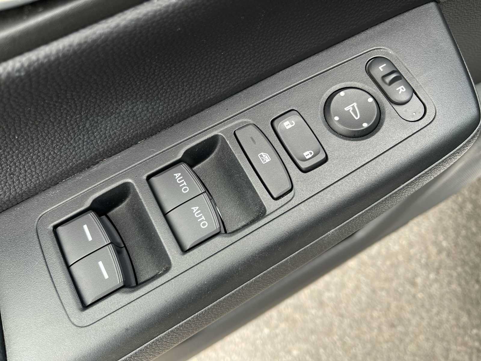 Used 2024 Honda CR-V EX image 15