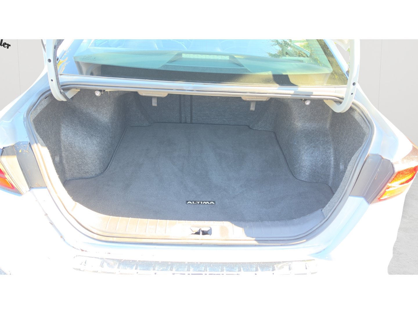 Used 2023 Nissan Altima 2.0 SR FWD image 26
