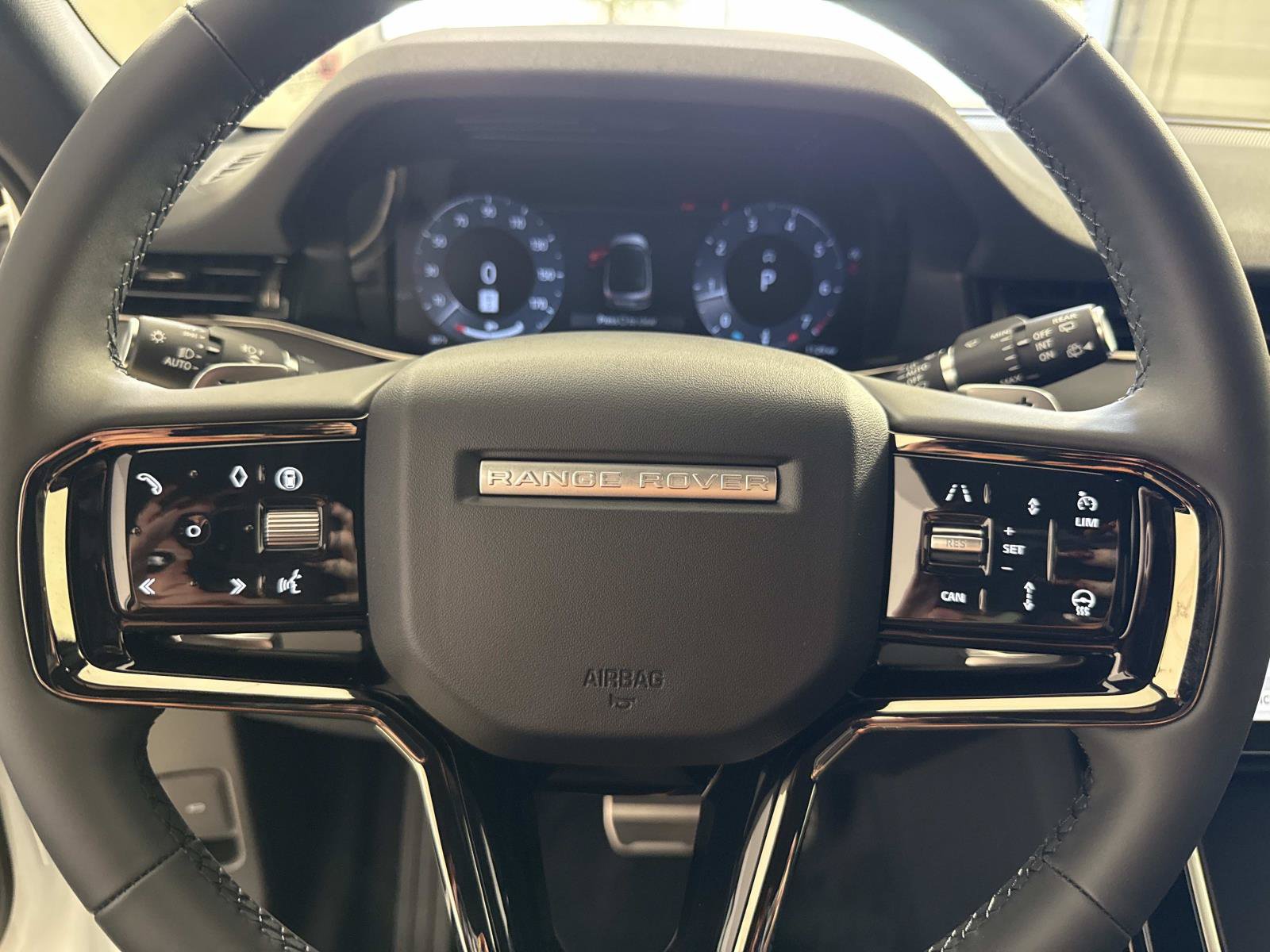 New 2026 Land Rover Range Rover Evoque Hoxton AWD/4WD image 31
