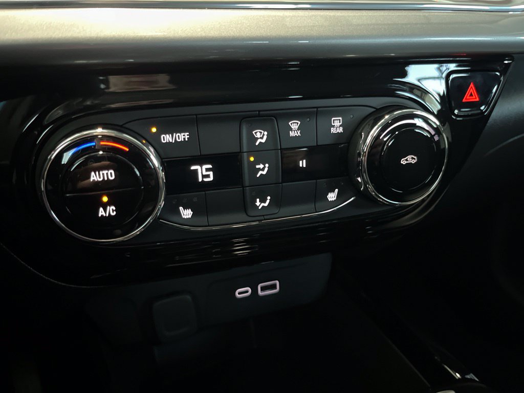 Used 2025 Chevrolet Trax LT w/ Driver Confidence Package FWD image 14