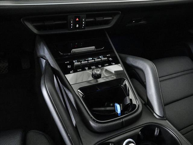 Used 2025 Porsche Cayenne Coupe AWD/4WD image 13