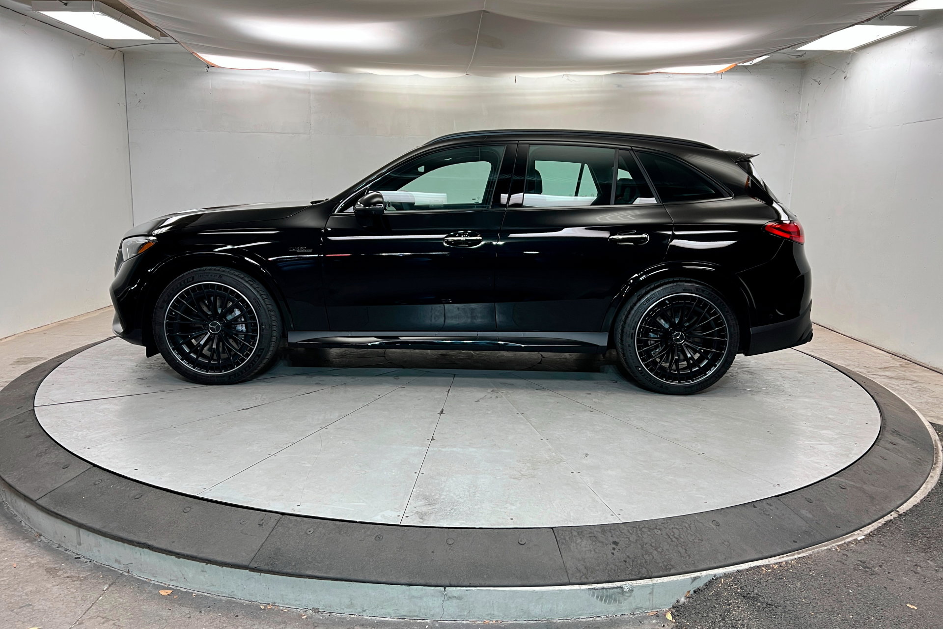 New 2026 Mercedes-Benz GLC 43 AMG 4MATIC image 2