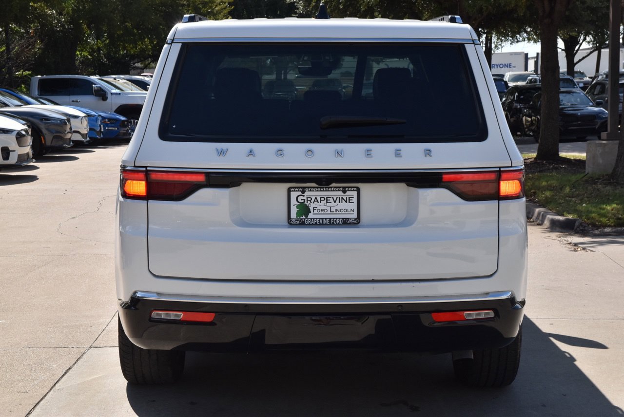 Used 2025 Jeep Wagoneer Series II AWD/4WD image 9