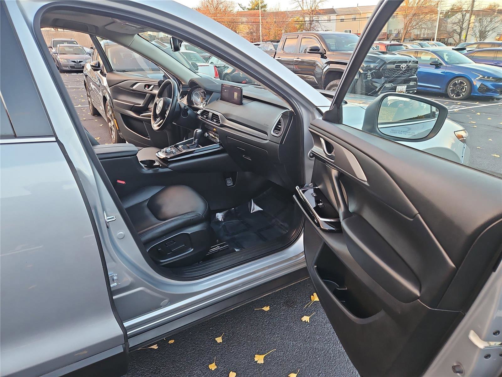 Used 2023 MAZDA CX-9 Touring image 28