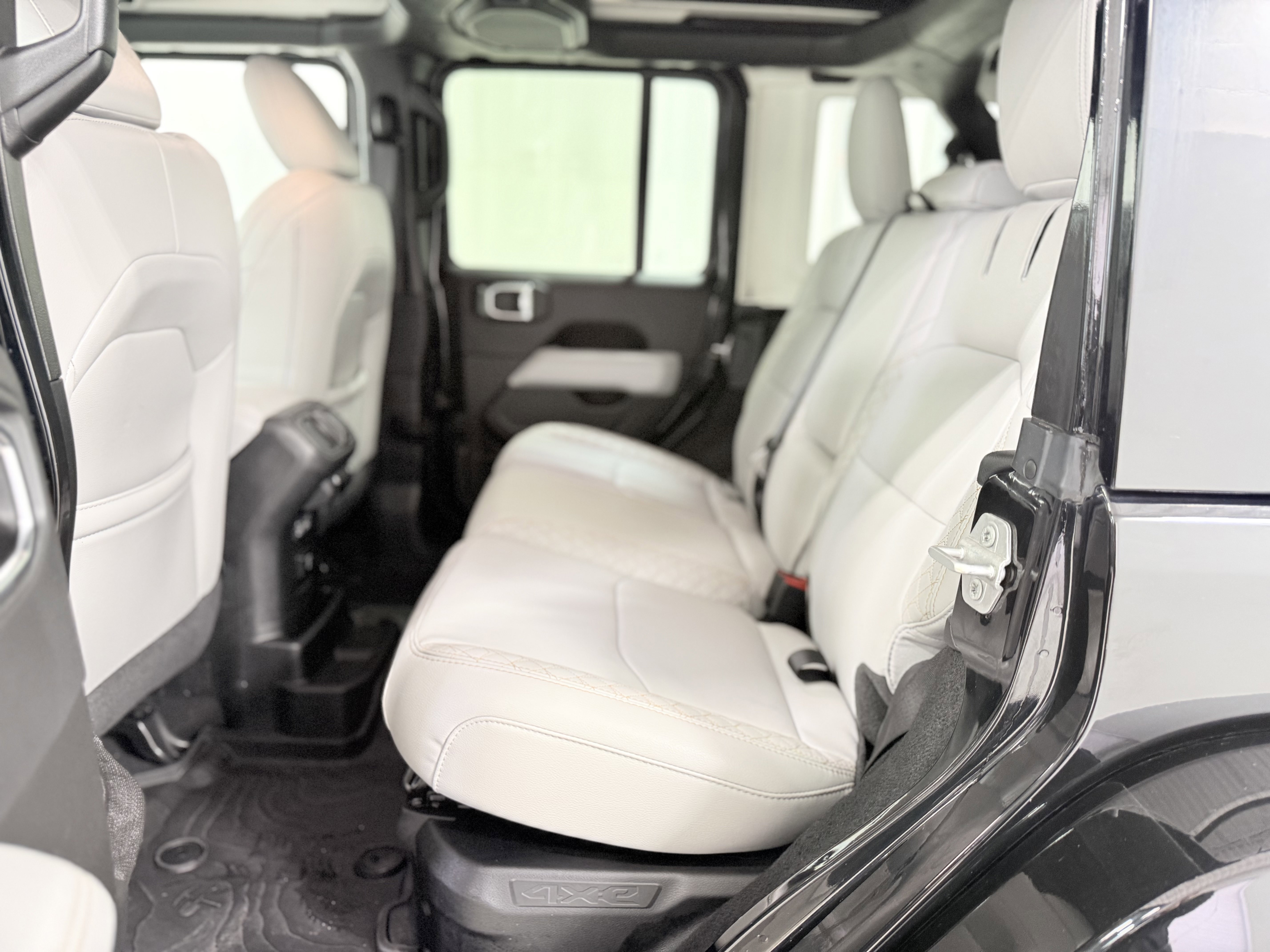 Used 2022 Jeep Wrangler Unlimited Sahara image 26