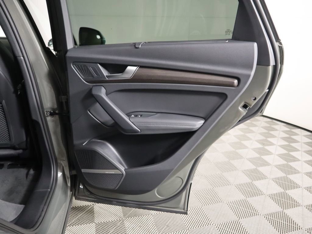 Used 2025 Audi Q5 e Premium Plus w/ Premium Plus Package image 29