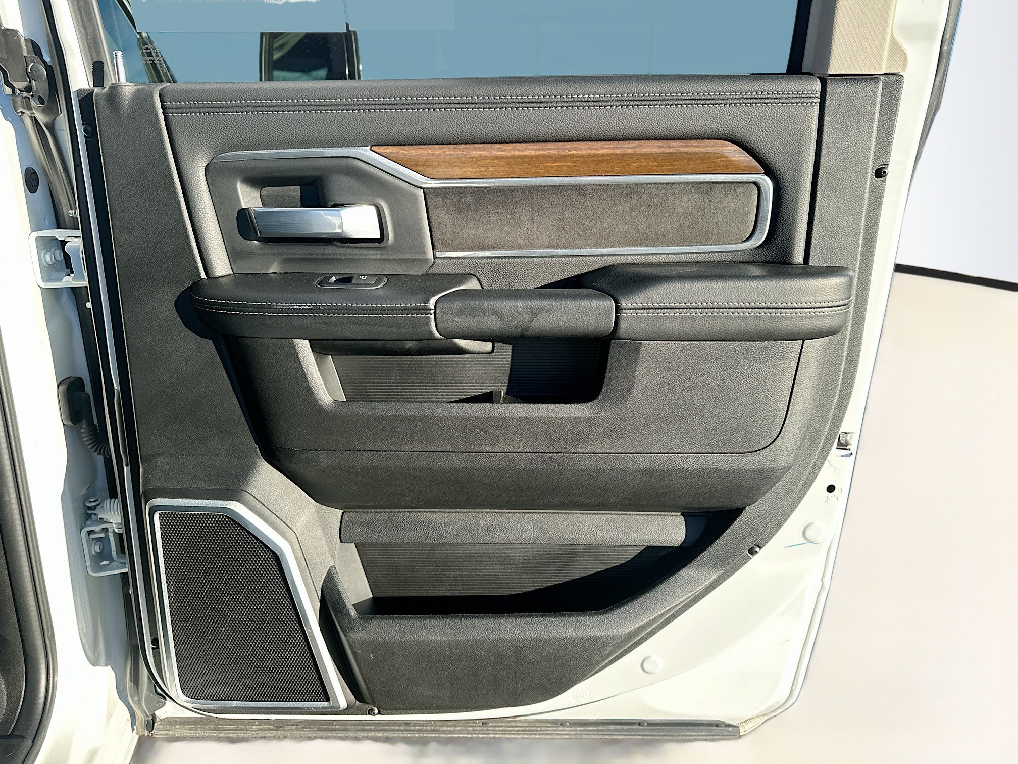 Used 2024 RAM 2500 Laramie image 31