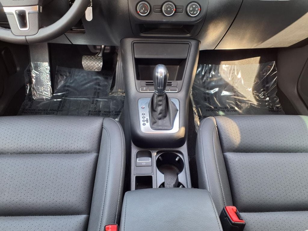 Used 2013 Volkswagen Tiguan S FWD image 17