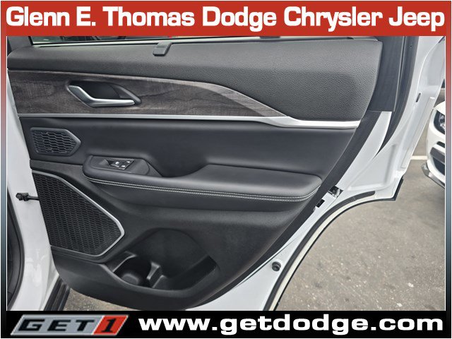 Certified 2023 Jeep Grand Cherokee Limited w/ Luxury Tech Group II RWD image 34