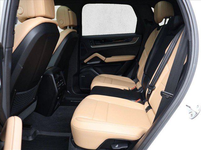 Used 2025 Porsche Cayenne AWD/4WD image 23