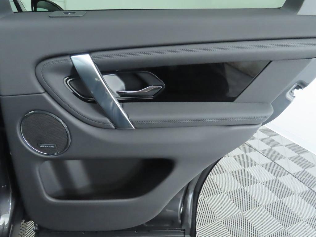 Used 2025 Land Rover Discovery Sport S image 28