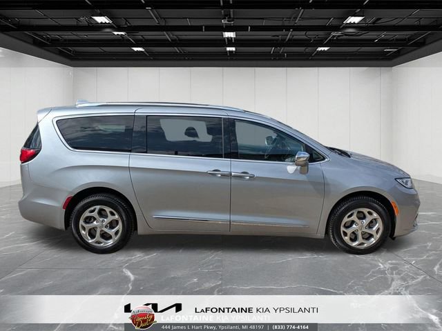 Used 2021 Chrysler Pacifica Limited AWD/4WD image 6