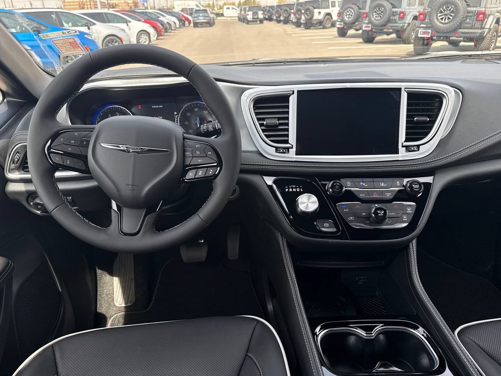 New 2026 Chrysler Pacifica Limited w/ S Appearance Package AWD/4WD image 9
