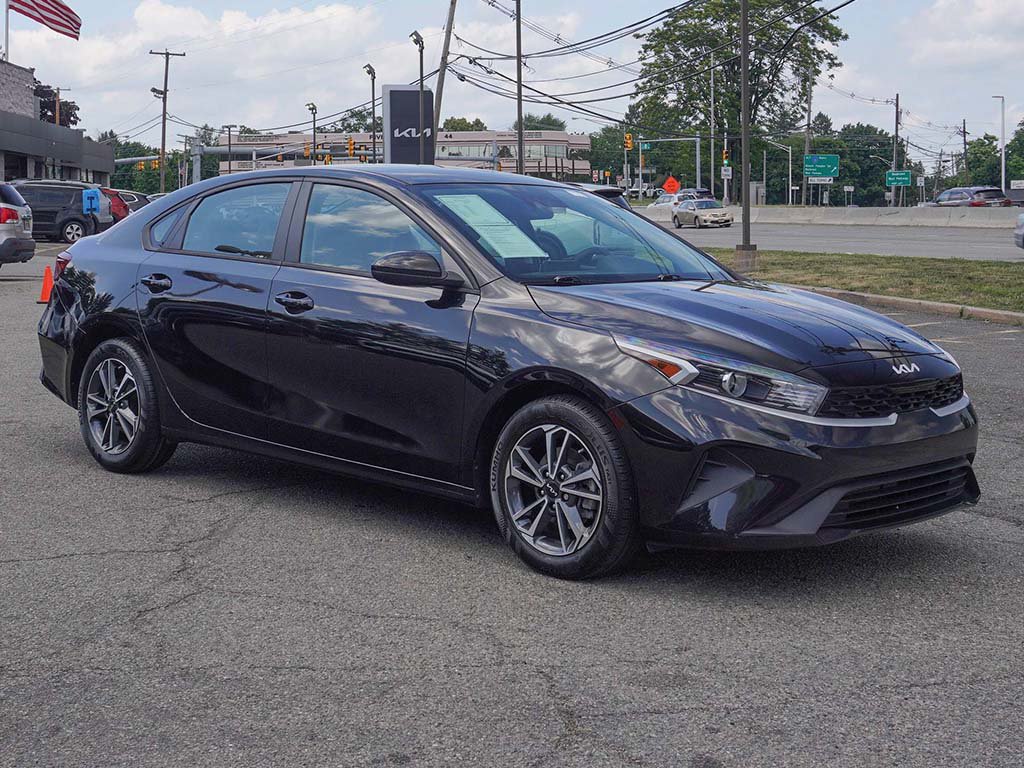 Used 2023 Kia Forte LXS FWD image 2