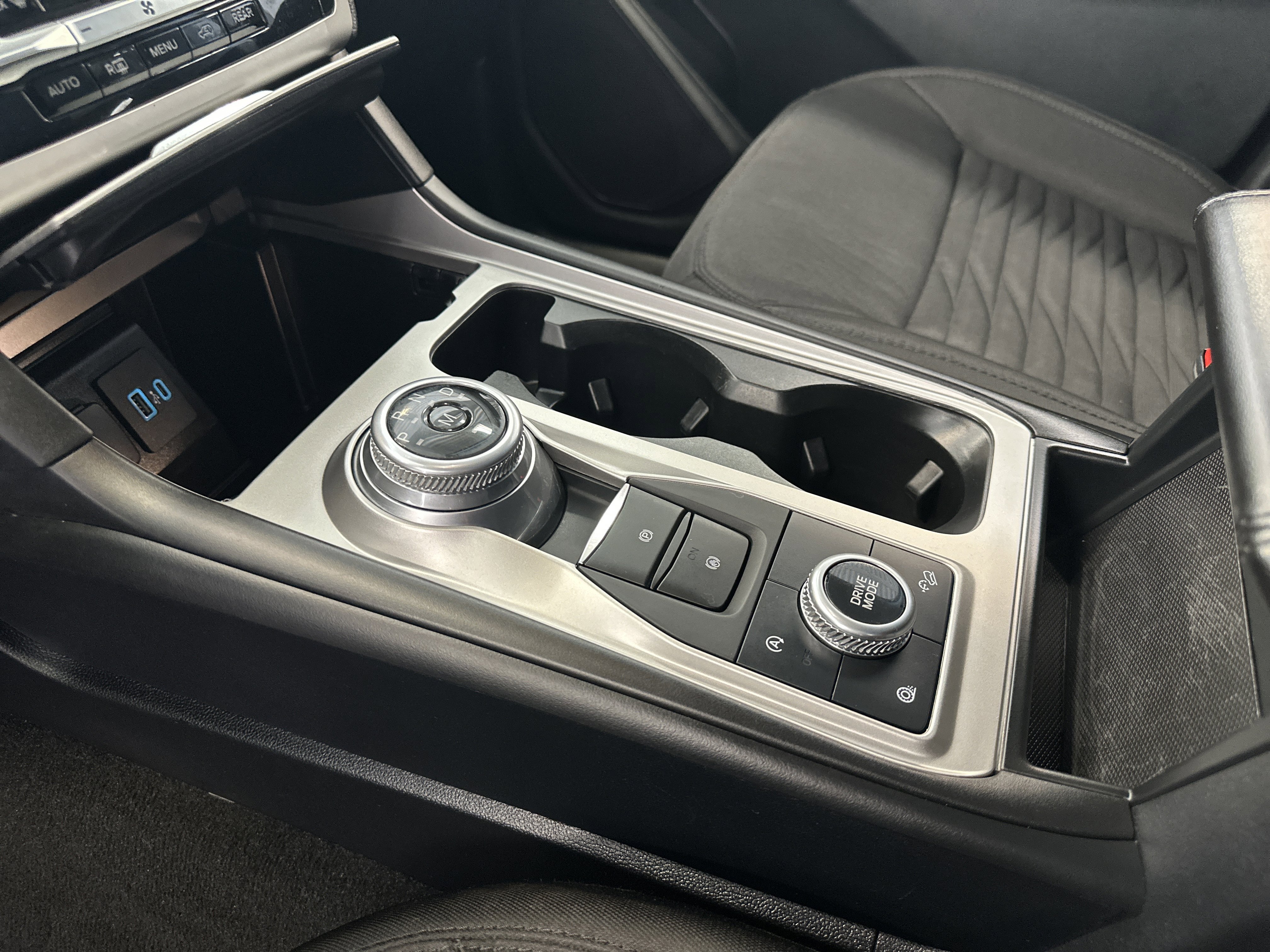 Used 2020 Ford Explorer XLT image 32