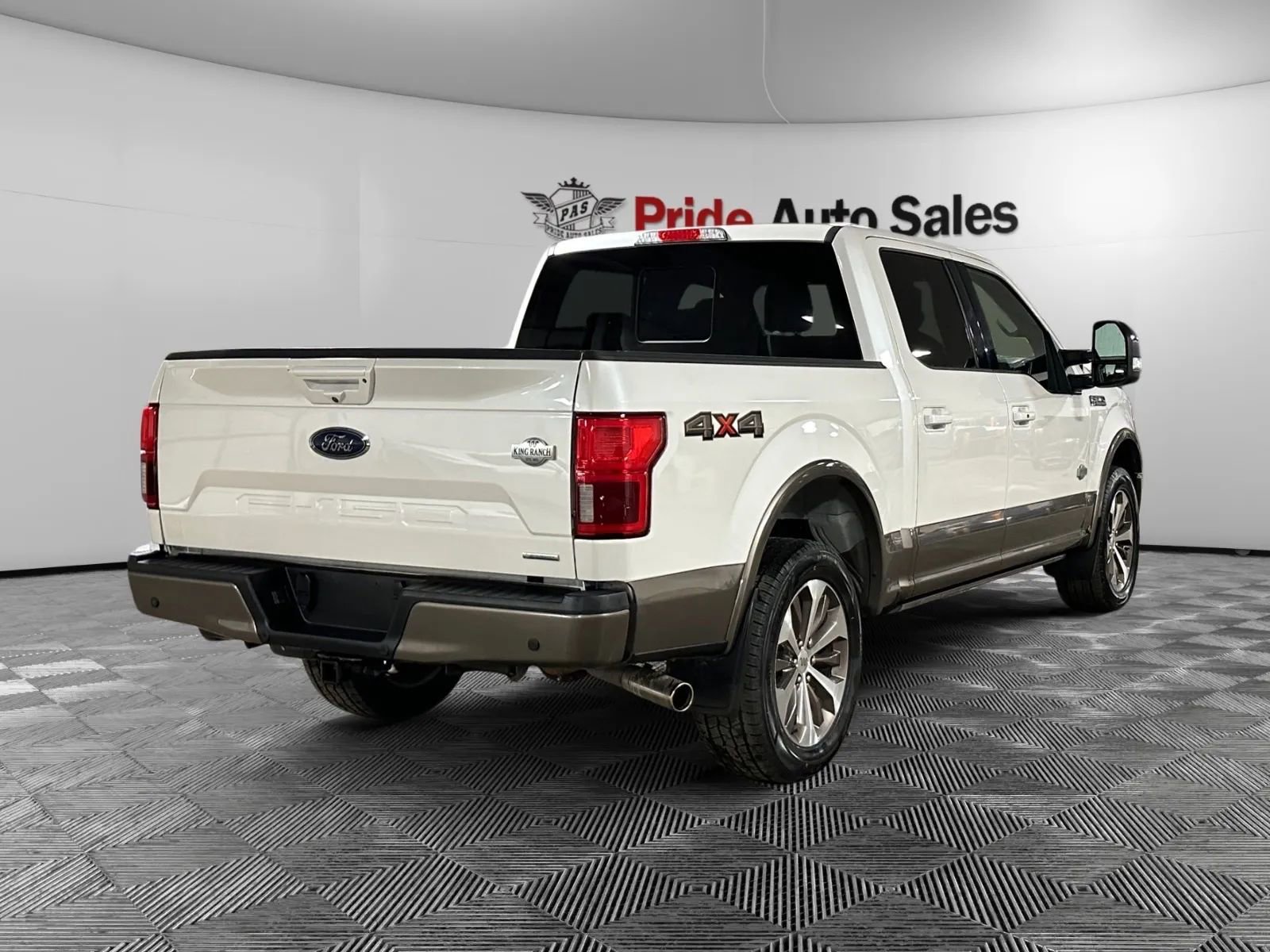 Used 2018 Ford F150 King Ranch w/ Equipment Group 601A Luxury AWD/4WD image 8
