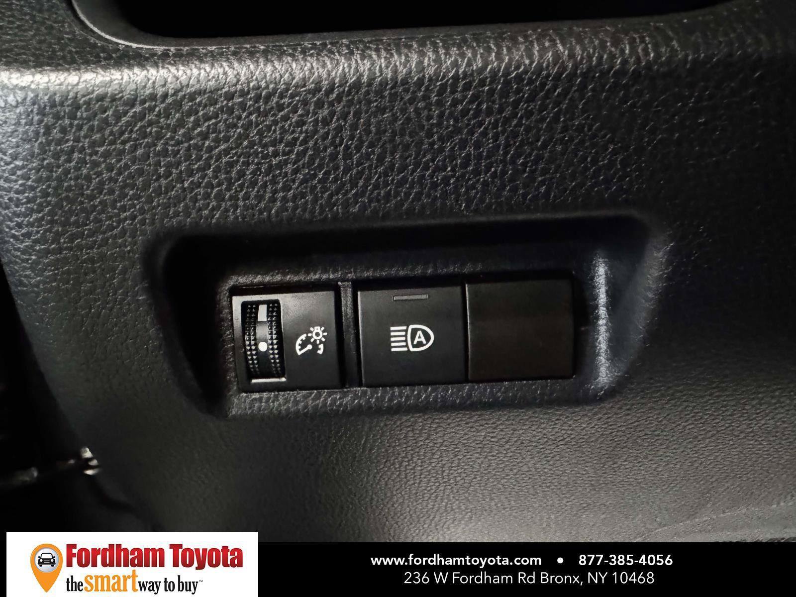 Used 2022 Toyota RAV4 LE AWD/4WD image 19